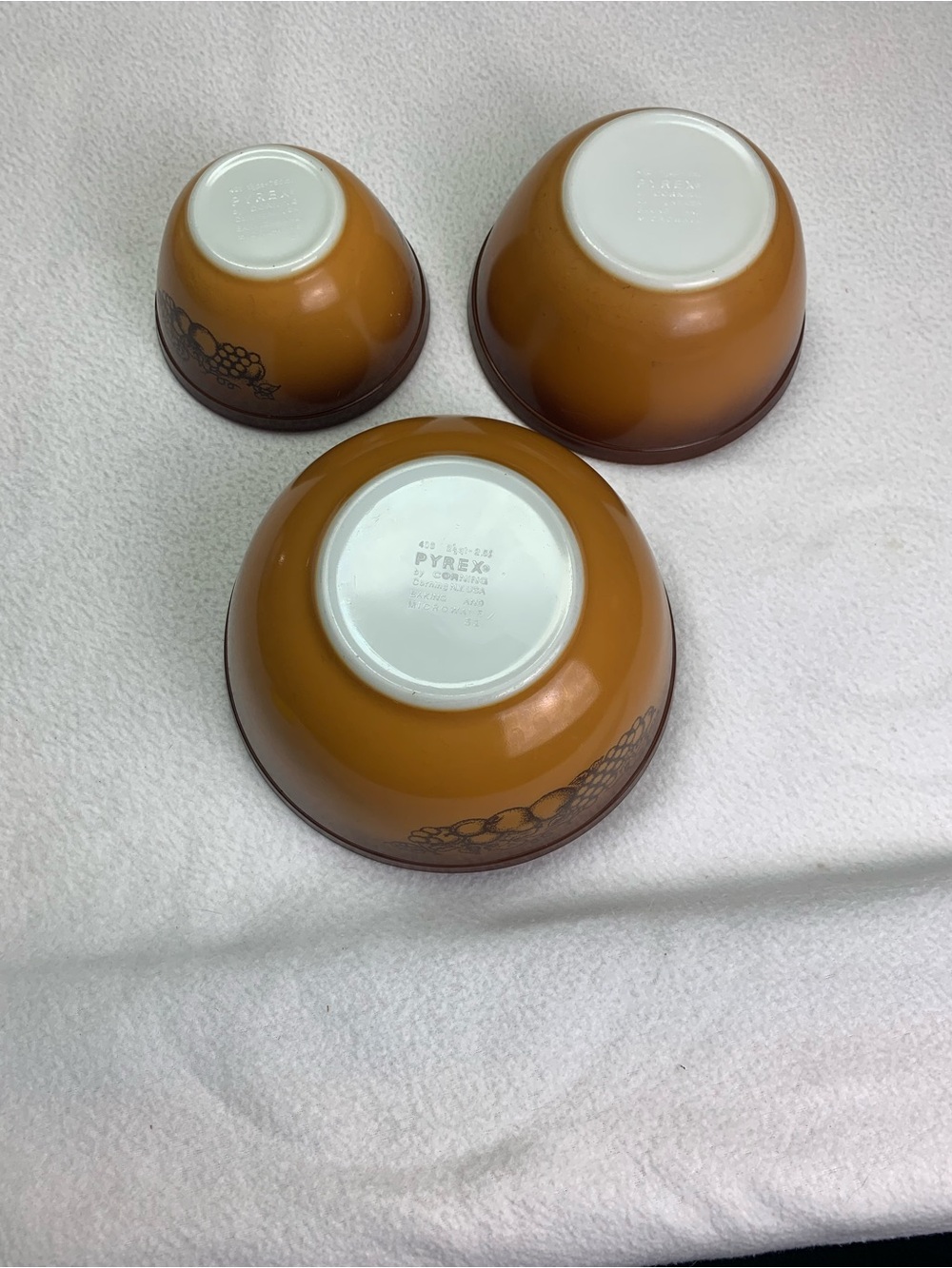 VINTAGE PYREX Old Orchard nesting mixing bowl set 401-402-403 EXCELLENT - Picture 3 of 9